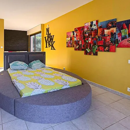 In Raphael With Private Swimming Pool, Be Inside Or Outside Saint-Raphael (Var)