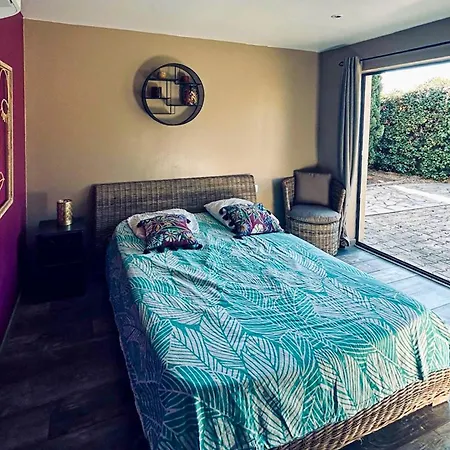 In Raphael With Private Swimming Pool, Be Inside Or Outside *